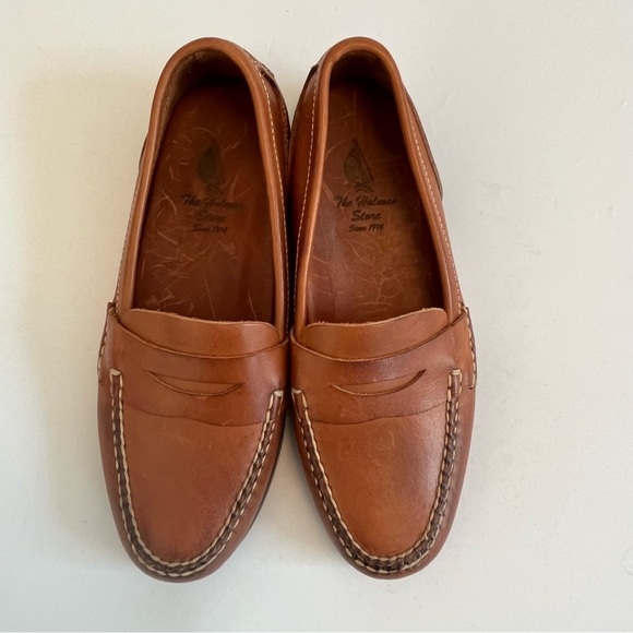 THE HOMES STORE Classic Brown Leather Loafers Size 7.5 Wide main image 6